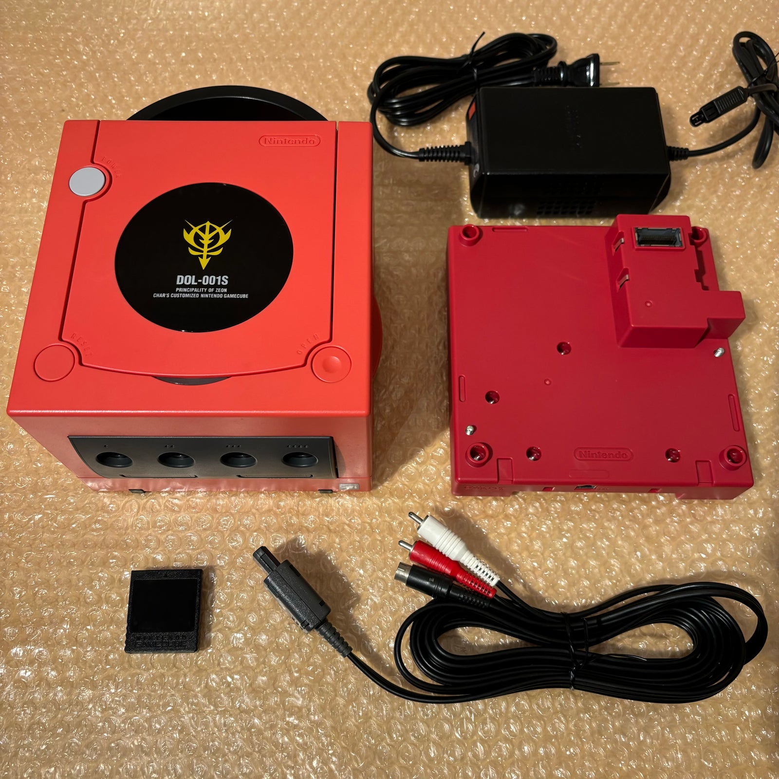 Gundam Char's Customized Gamecube with Gameboy player and Picoboot