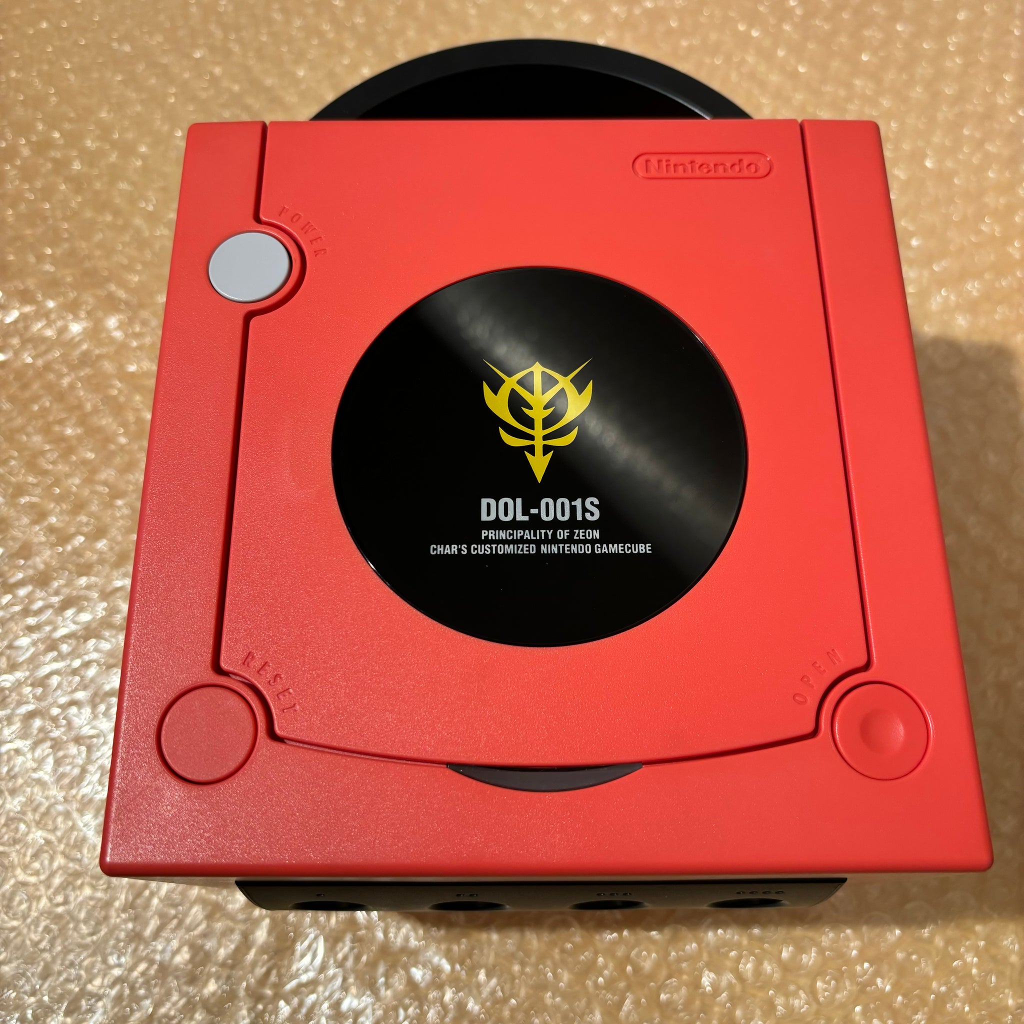 Gundam Char's Customized Gamecube with Gameboy player and Picoboot