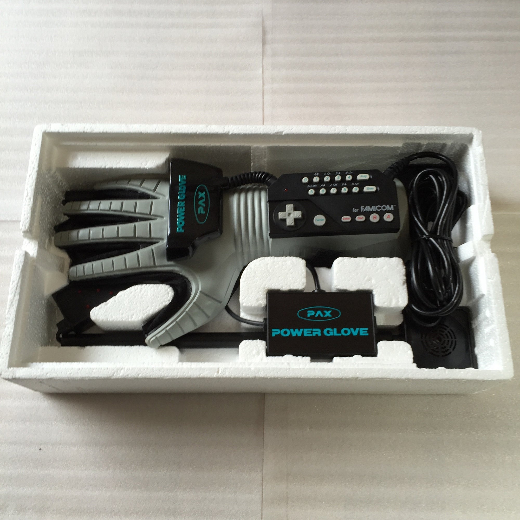 Power Glove for Famicom - RetroAsia