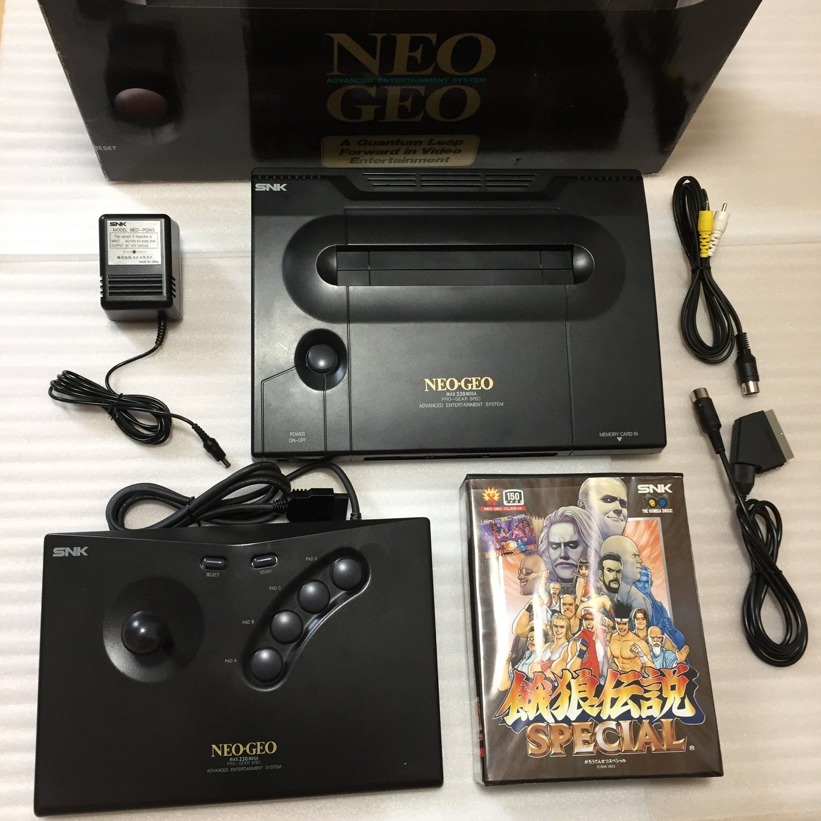 NeoGeo AES System in box